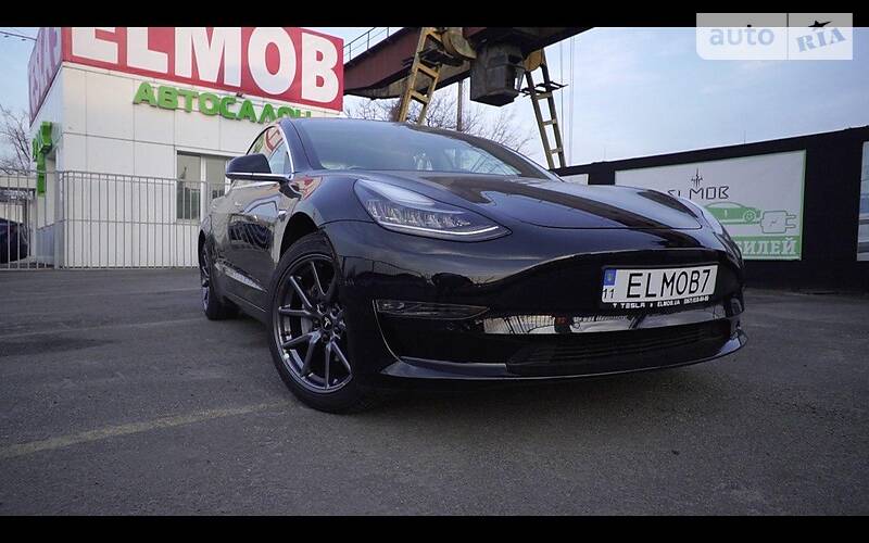 Седан Tesla Model 3 2018 в Києві