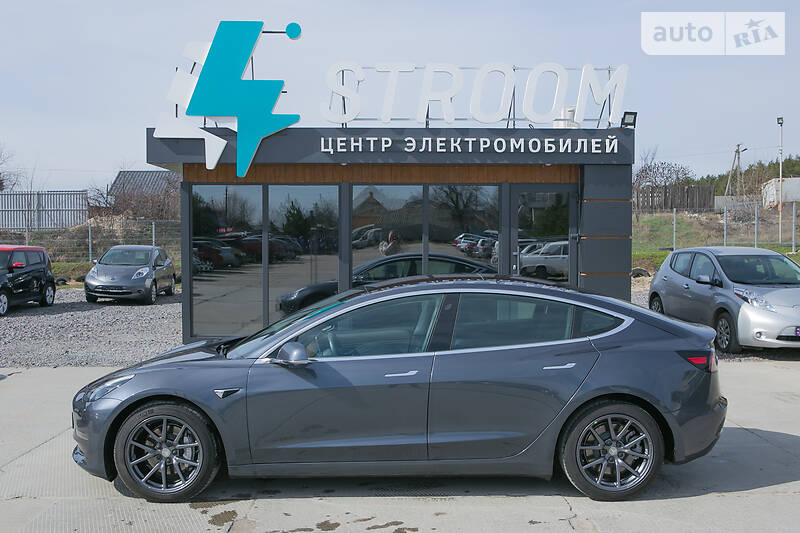 Седан Tesla Model 3 2018 в Харкові
