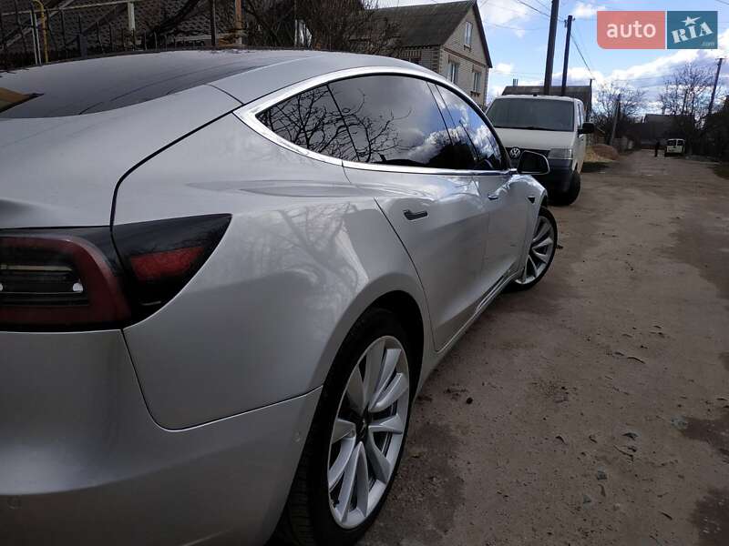 Седан Tesla Model 3 2018 в Житомире