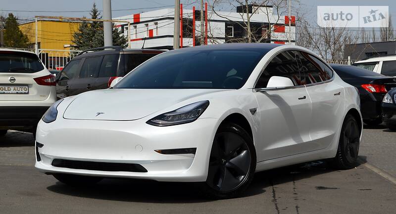 Седан Tesla Model 3 2019 в Одесі