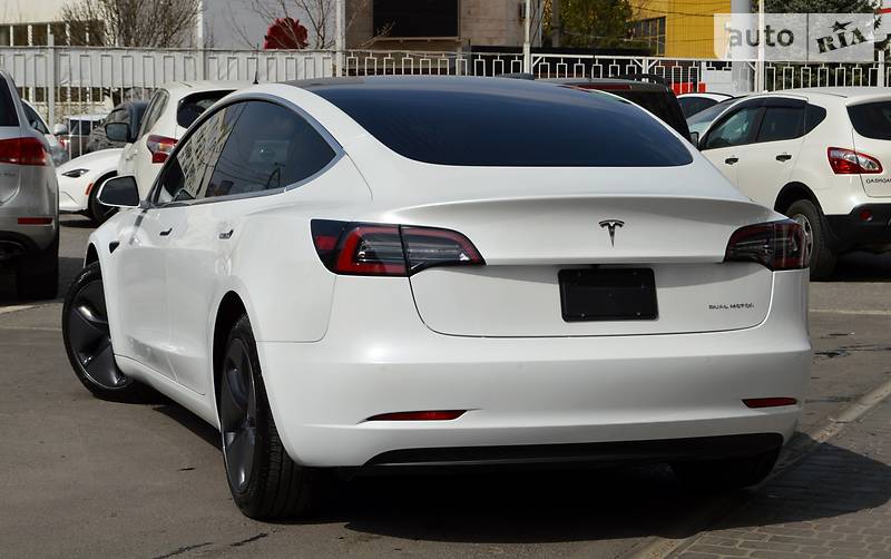 Седан Tesla Model 3 2019 в Одесі