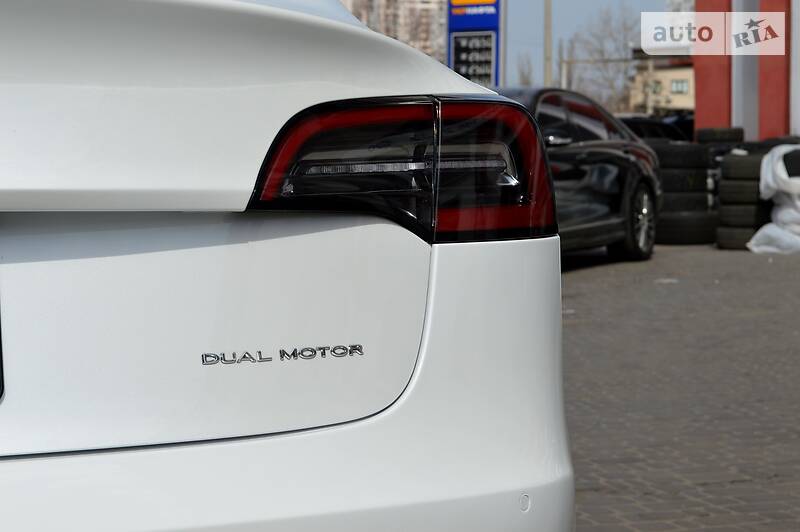Седан Tesla Model 3 2019 в Одесі