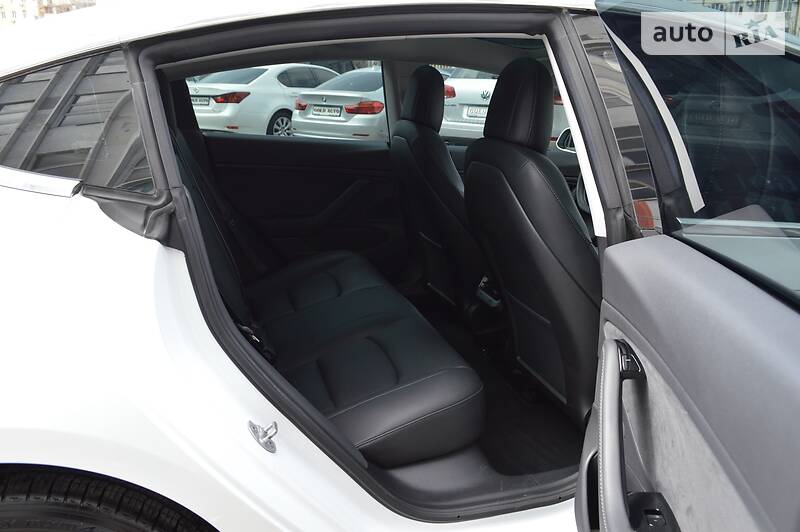 Седан Tesla Model 3 2019 в Одесі