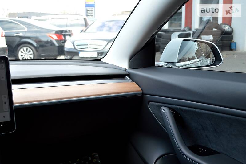 Седан Tesla Model 3 2019 в Одесі
