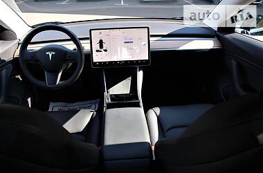 Седан Tesla Model 3 2019 в 
