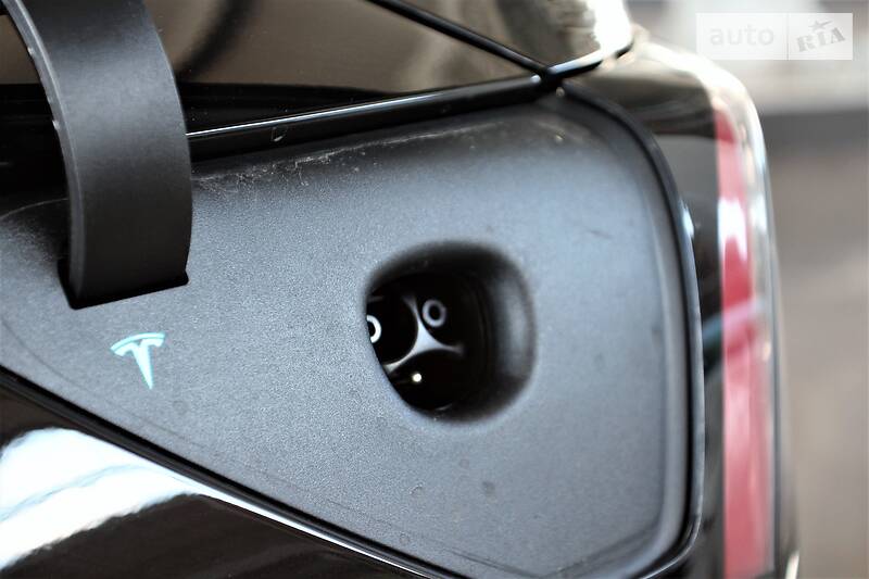 Седан Tesla Model 3 2019 в Києві