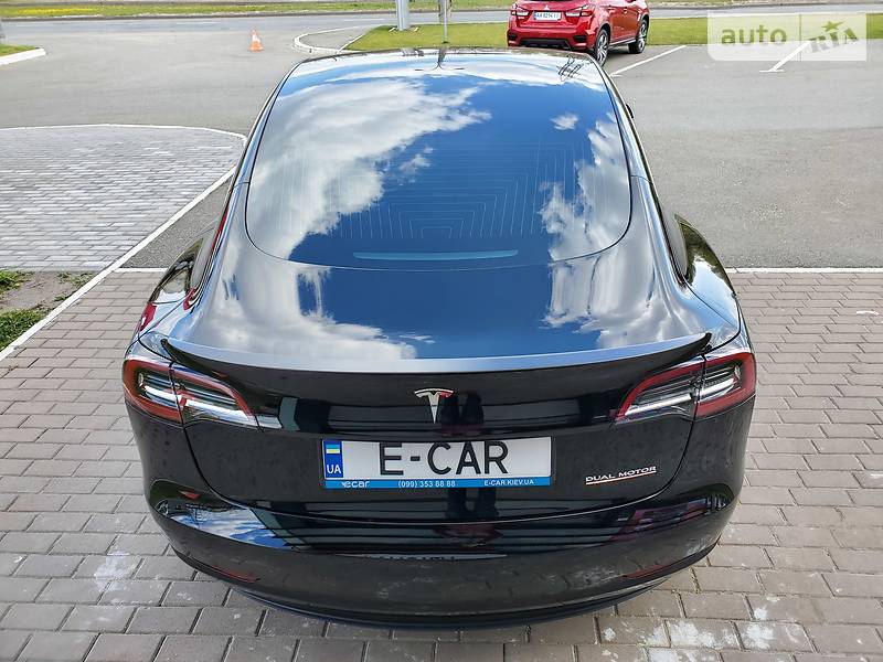 Седан Tesla Model 3 2019 в Києві