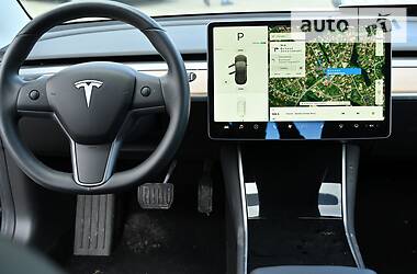 Седан Tesla Model 3 2019 в Киеве