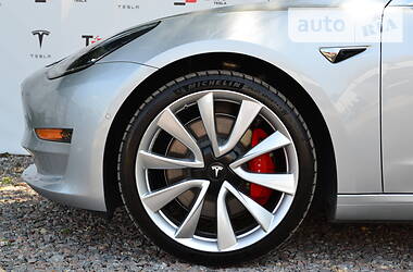 Лифтбек Tesla Model 3 2018 в 