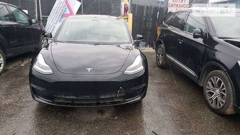 Седан Tesla Model 3 2019 в Киеве
