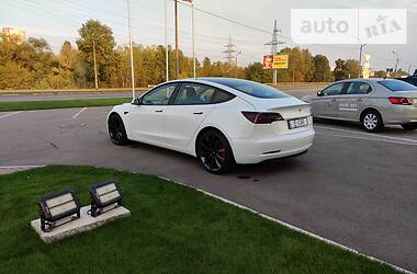 Седан Tesla Model 3 2019 в Киеве