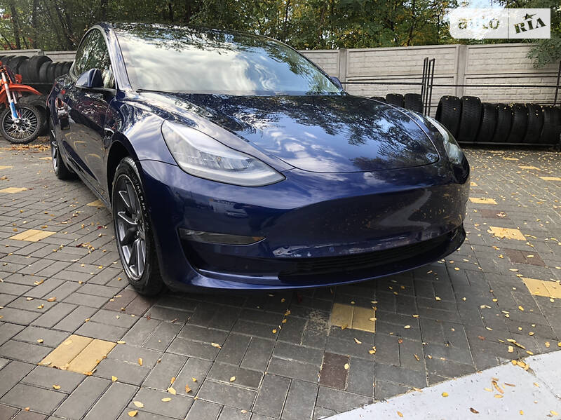 Седан Tesla Model 3 2018 в Киеве