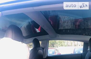 Седан Tesla Model 3 2019 в 