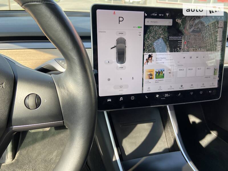 Седан Tesla Model 3 2018 в Киеве