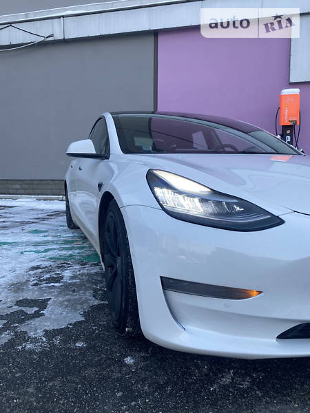 Седан Tesla Model 3 2019 в Києві