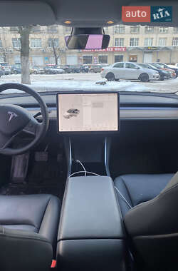 Седан Tesla Model 3 2019 в Киеве