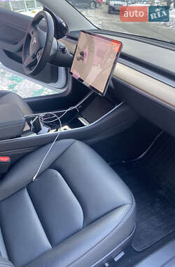 Седан Tesla Model 3 2019 в Киеве