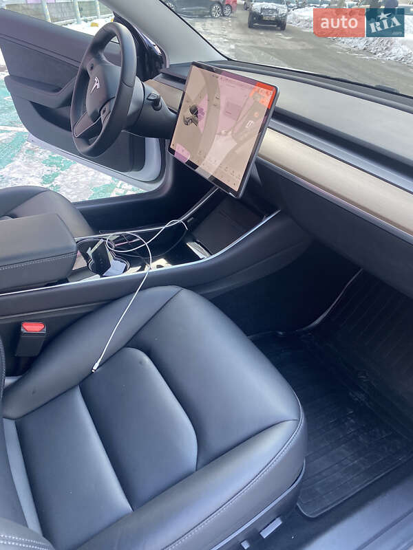 Седан Tesla Model 3 2019 в Киеве