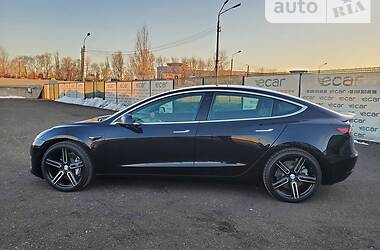 Седан Tesla Model 3 2019 в Киеве