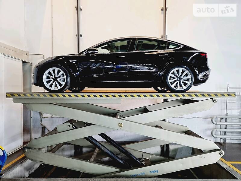 Седан Tesla Model 3 2019 в Киеве