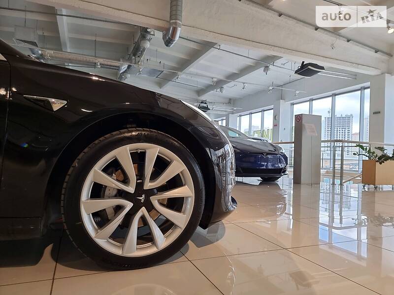Седан Tesla Model 3 2019 в Киеве