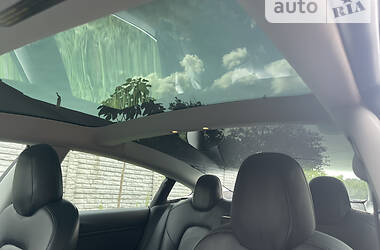 Седан Tesla Model 3 2019 в 