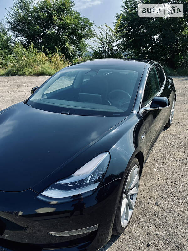 Седан Tesla Model 3 2018 в Дніпрі