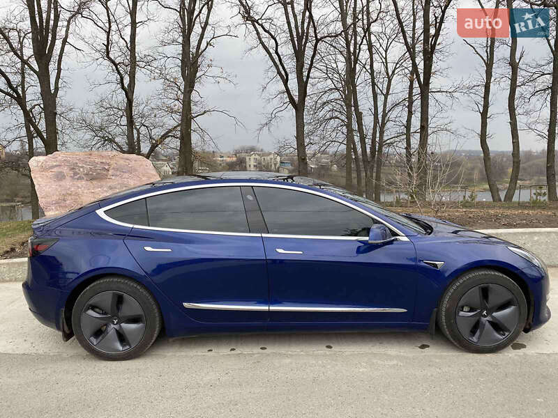 Седан Tesla Model 3 2019 в Сумах