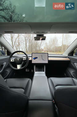 Седан Tesla Model 3 2019 в Сумах