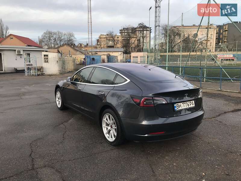 Седан Tesla Model 3 2018 в Одесі