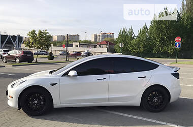 Седан Tesla Model 3 2019 в Хмельницком