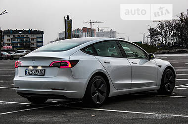 Седан Tesla Model 3 2021 в 