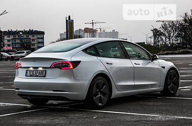 Седан Tesla Model 3 2021 в Києві