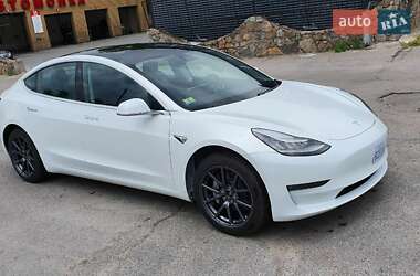 Седан Tesla Model 3 2019 в 