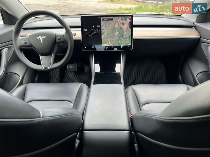 Седан Tesla Model 3 2019 в Ровно