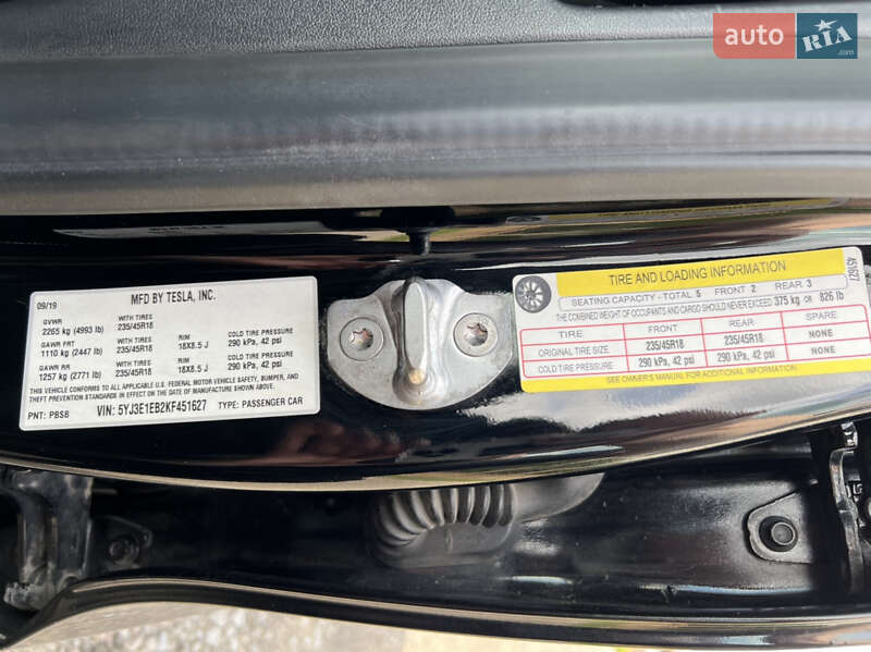 Седан Tesla Model 3 2019 в Ровно