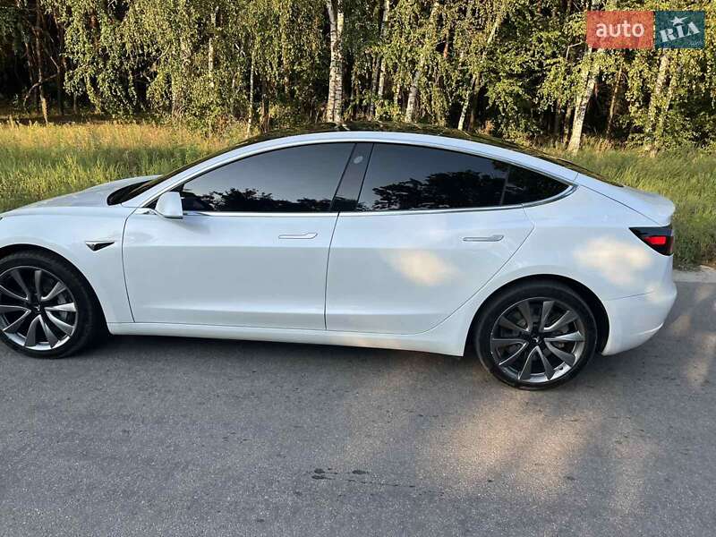 Ліфтбек Tesla Model 3 2019 в Харкові