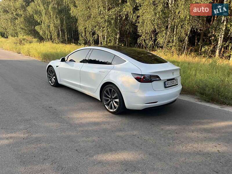 Ліфтбек Tesla Model 3 2019 в Харкові