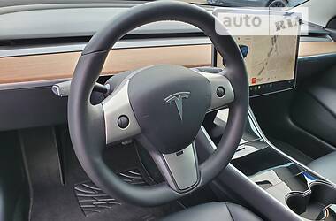 Седан Tesla Model 3 2020 в Киеве