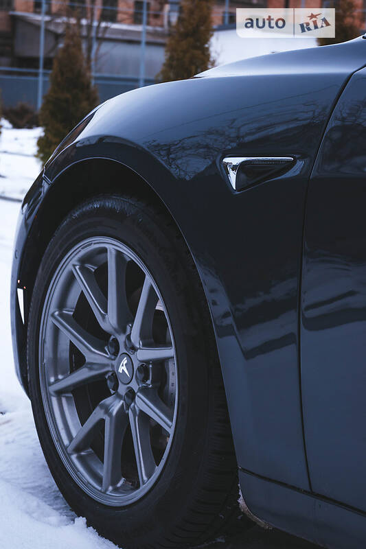 Седан Tesla Model 3 2018 в Кропивницком