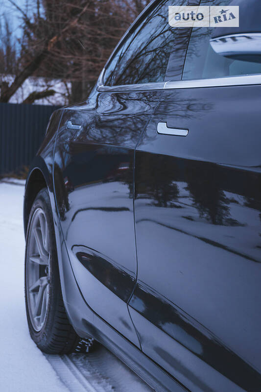 Седан Tesla Model 3 2018 в Кропивницком