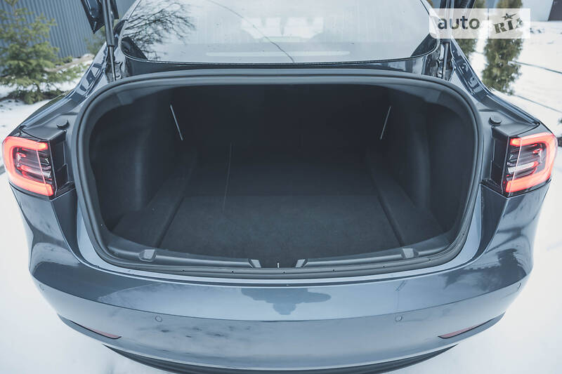 Седан Tesla Model 3 2018 в Кропивницком
