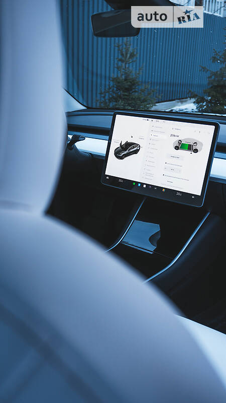Седан Tesla Model 3 2018 в Кропивницком