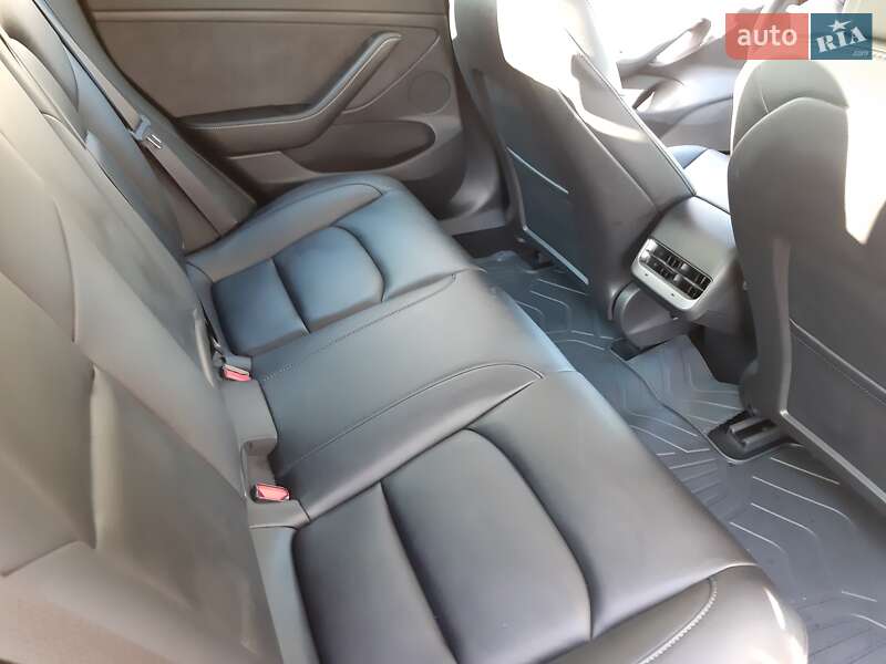Седан Tesla Model 3 2021 в Запоріжжі