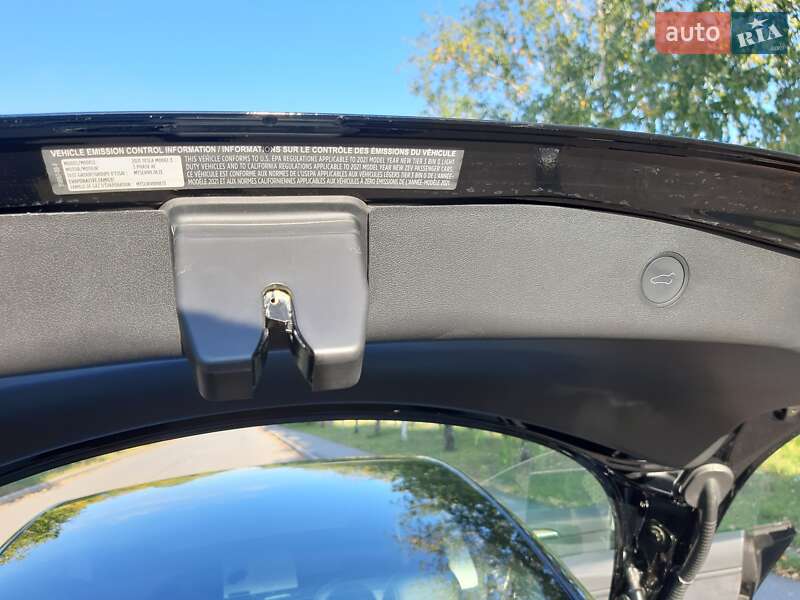 Седан Tesla Model 3 2021 в Дніпрі