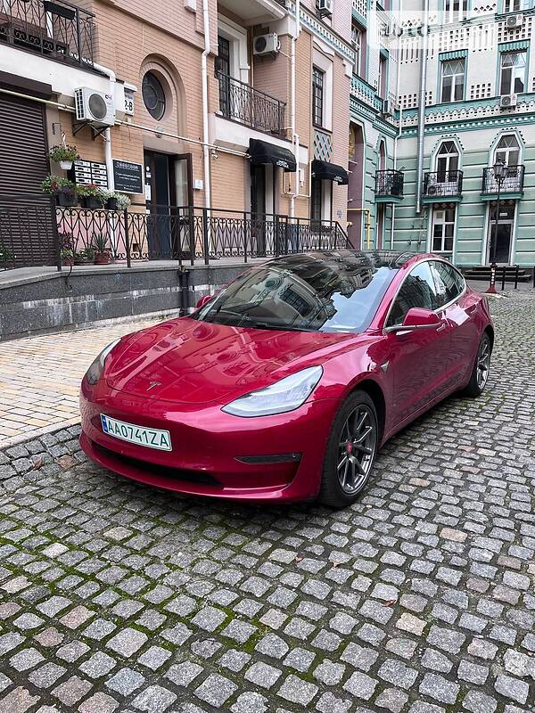 Седан Tesla Model 3 2019 в 