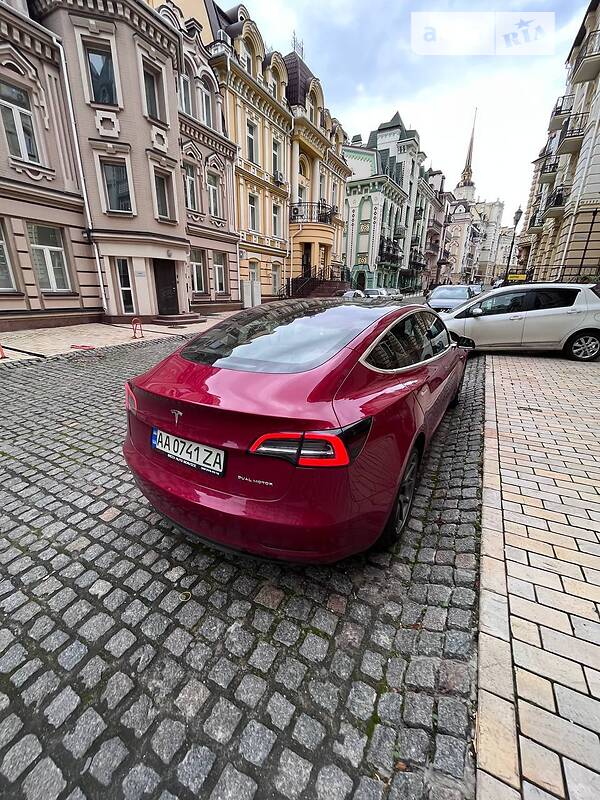 Седан Tesla Model 3 2019 в Києві