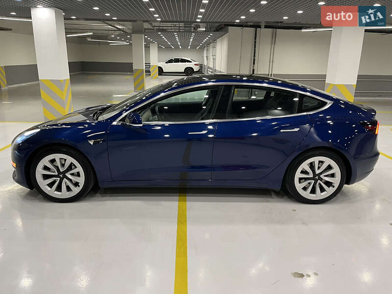 Седан Tesla Model 3 2018 в Києві