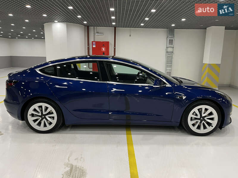 Седан Tesla Model 3 2018 в Києві