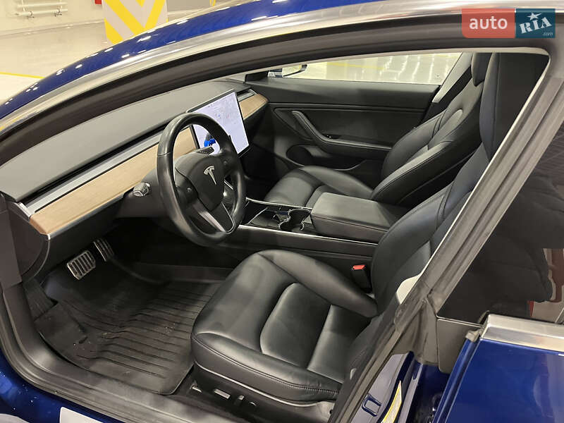 Седан Tesla Model 3 2018 в Києві